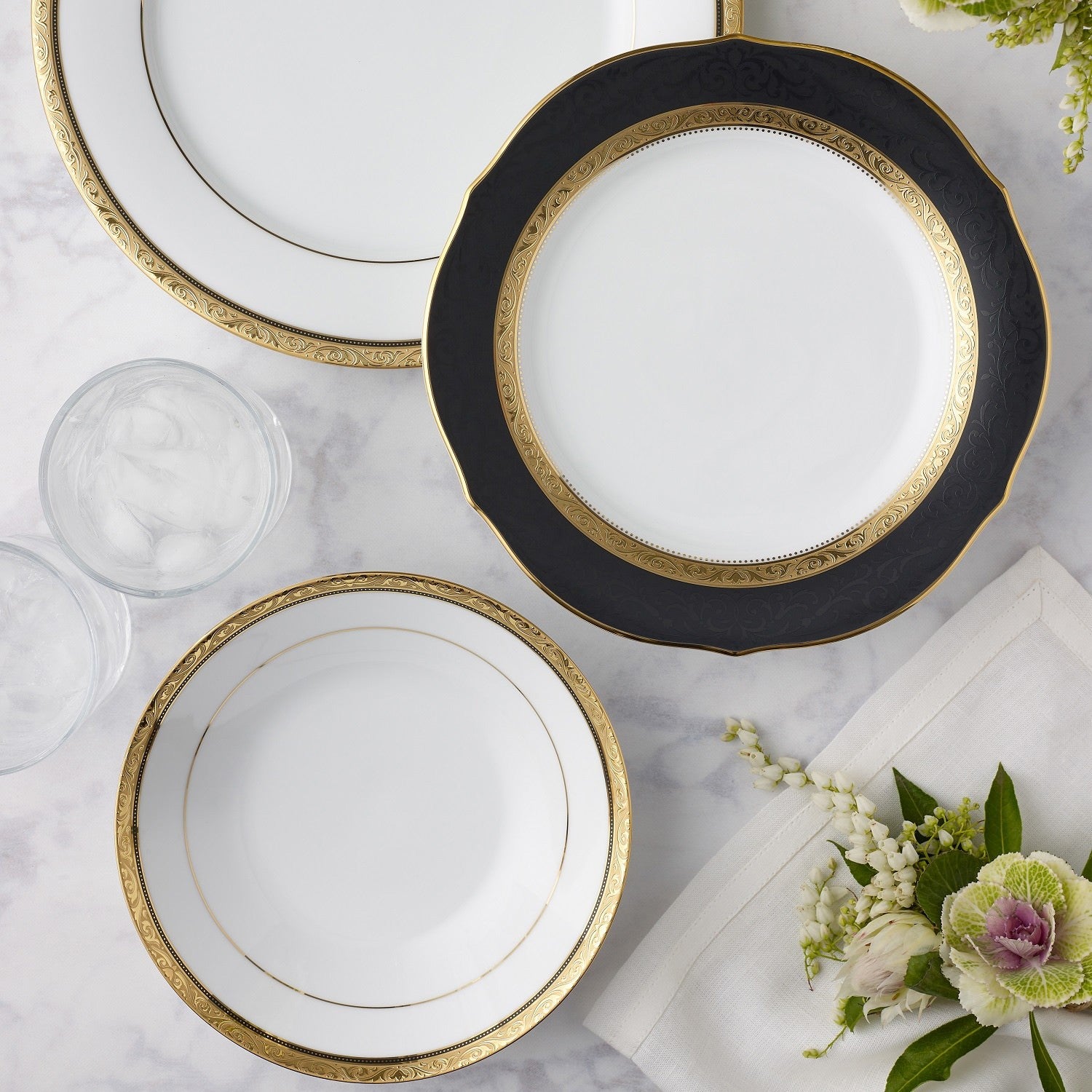 Noritake Regent Gold Fine Porcelain 12 Piece Dinner Set